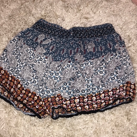 Patterned shorts - Picture 2 of 2